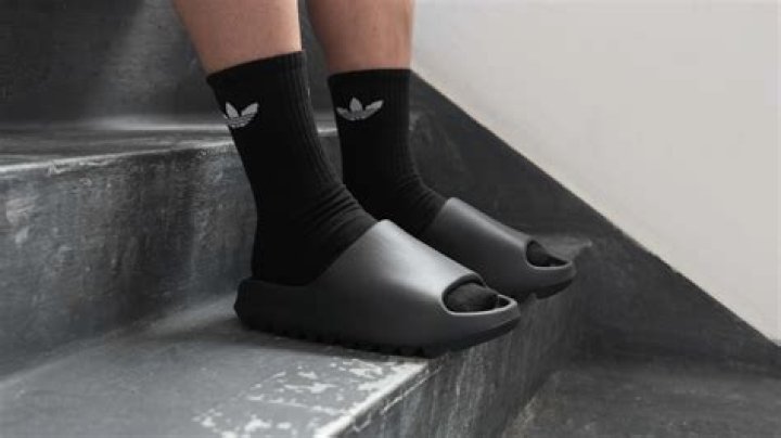How do Yeezy slides run?