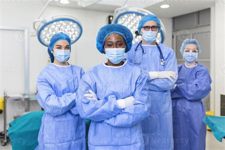 What does a surgeon wear?