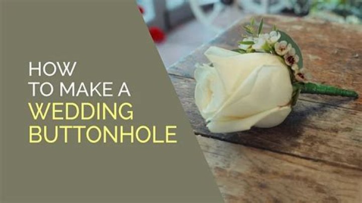 What side does mother of groom wear flower?