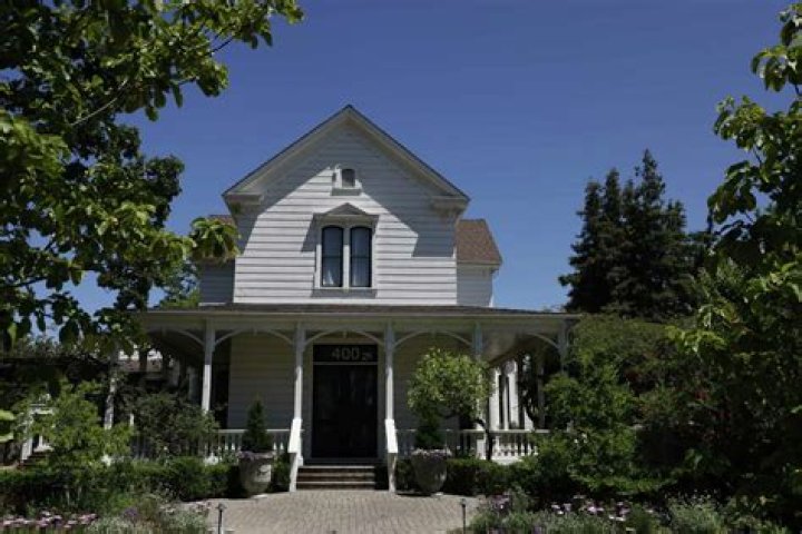 Where is Lukas Mattson's house?